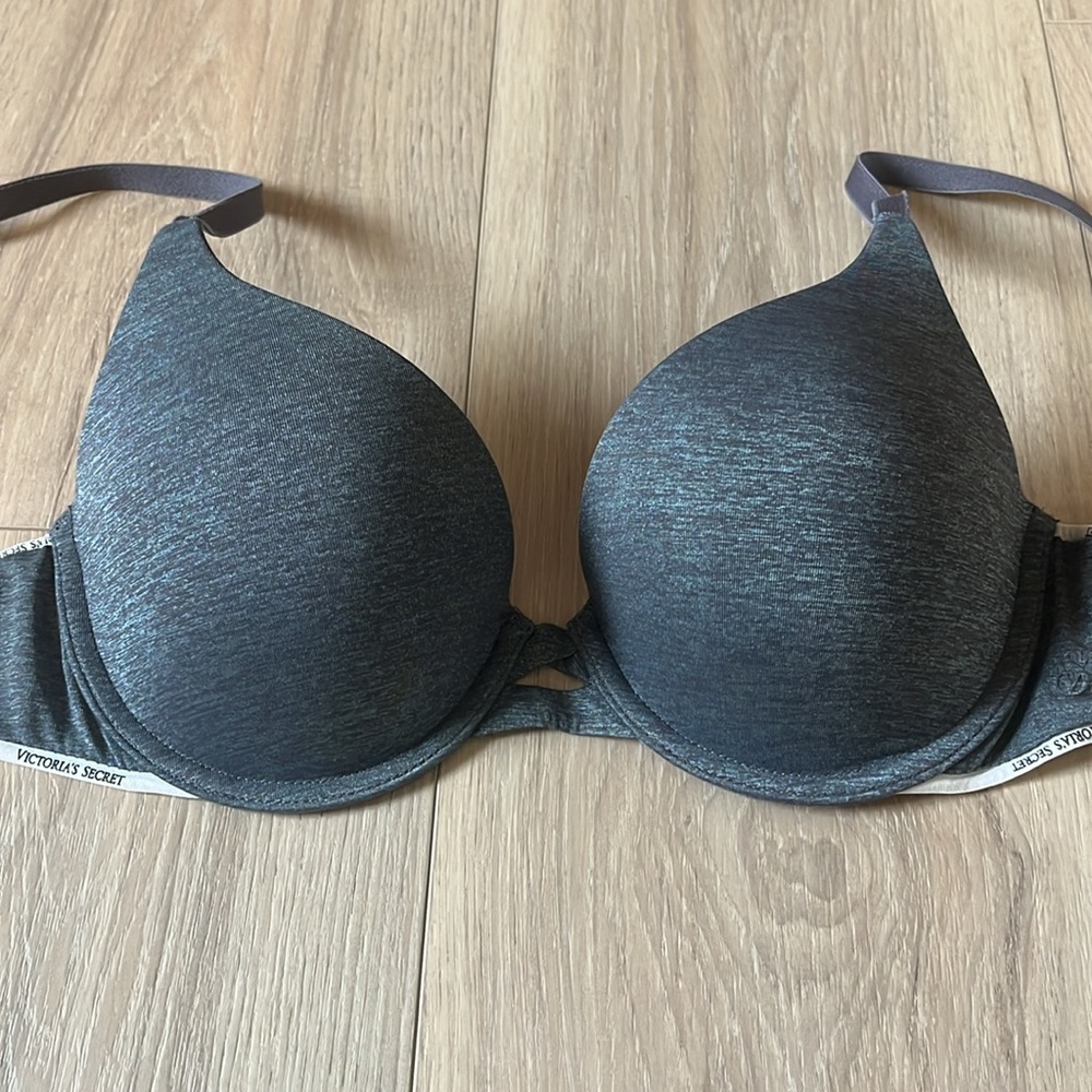 Victoria Secret Bra - Picture 4 of 10